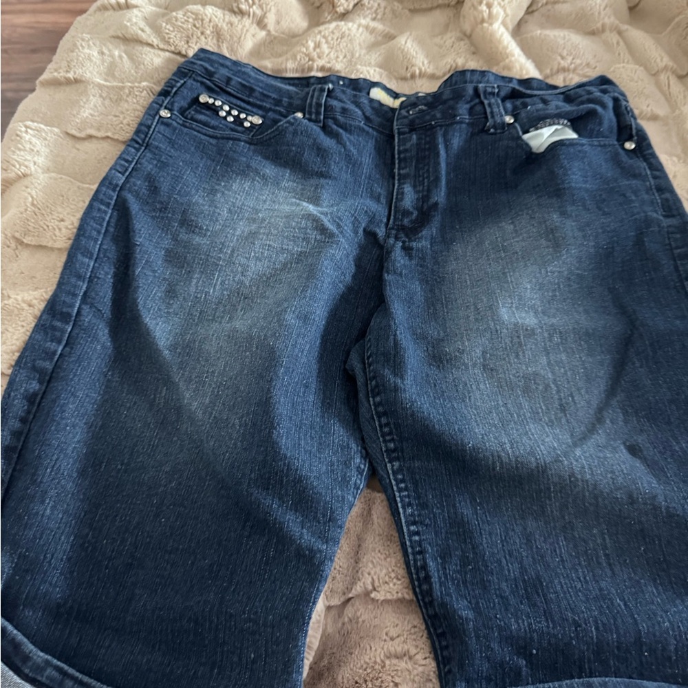Que Hermosa Jean Capris Womens 18 Stretch Roll Cuff Glitter And Grommets